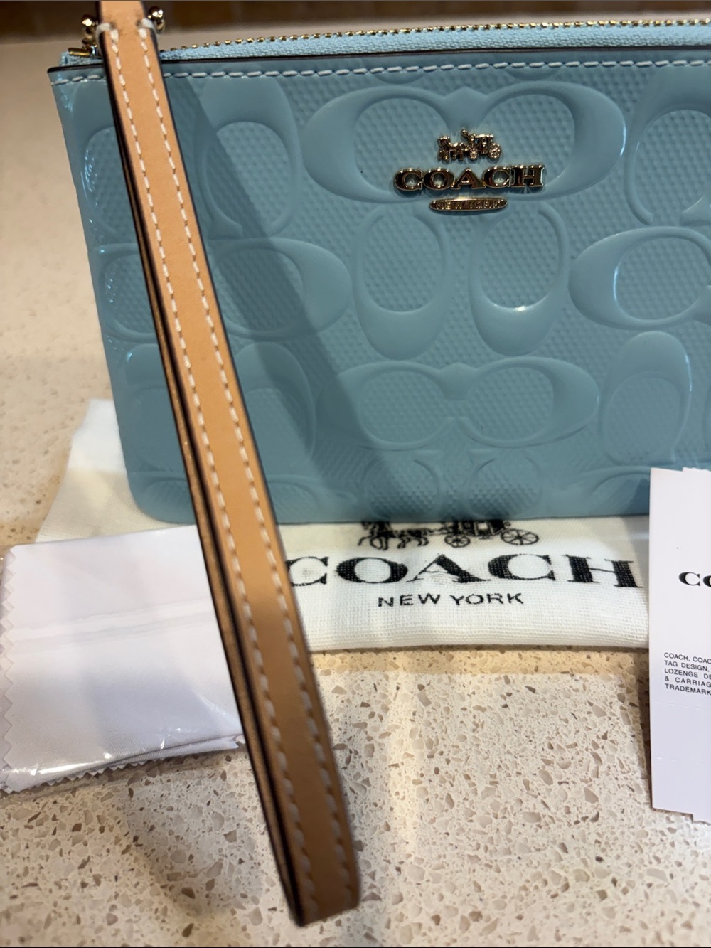 Coach NWT Glossy Light Blue Patent Leather Wristlet with Dusty MSRP $75 - Picture 3 of 9